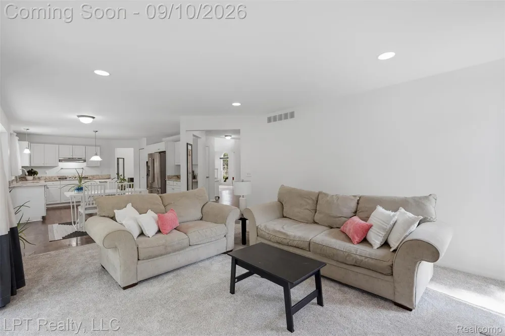 1419 Woodbridge Lane Wixom City, MI 48393