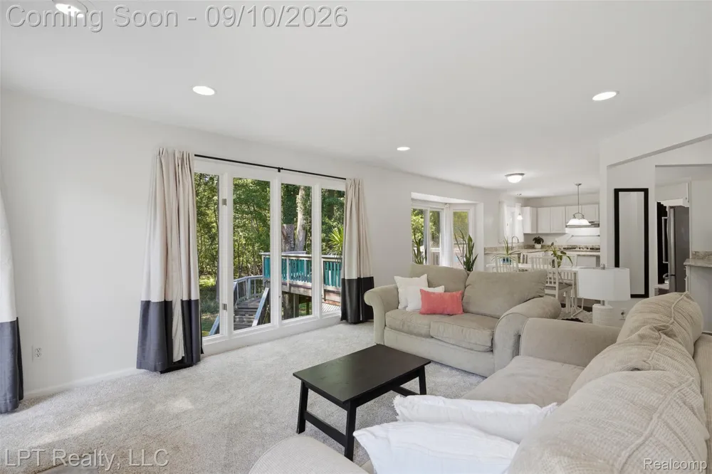 1419 Woodbridge Lane Wixom City, MI 48393