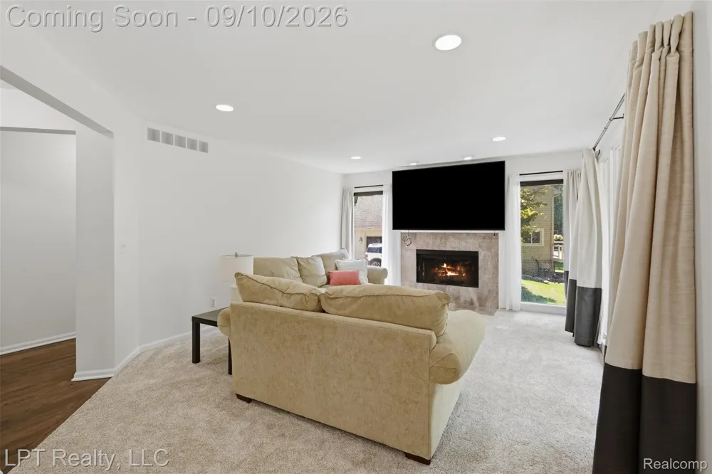 1419 Woodbridge Lane Wixom City, MI 48393