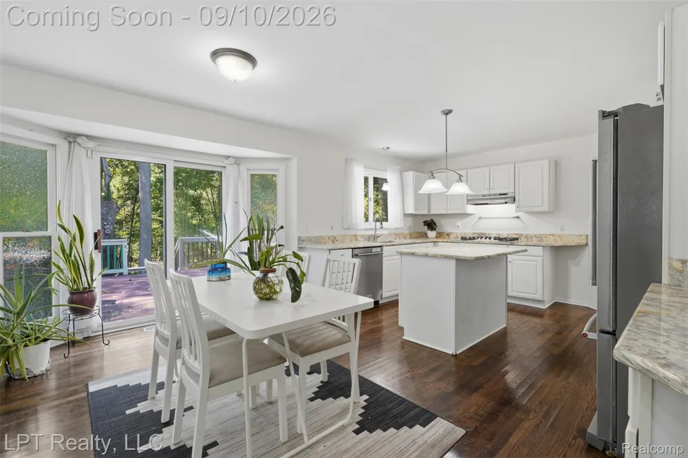 1419 Woodbridge Lane Wixom City, MI 48393