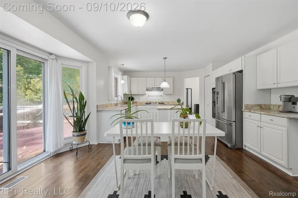 1419 Woodbridge Lane Wixom City, MI 48393
