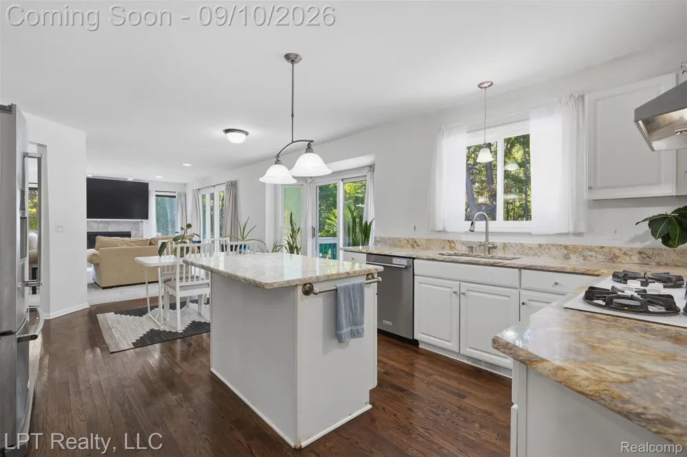 1419 Woodbridge Lane Wixom City, MI 48393