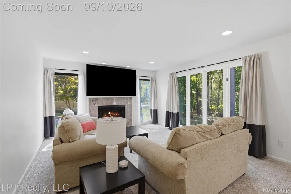 1419 Woodbridge Lane Wixom City, MI 48393