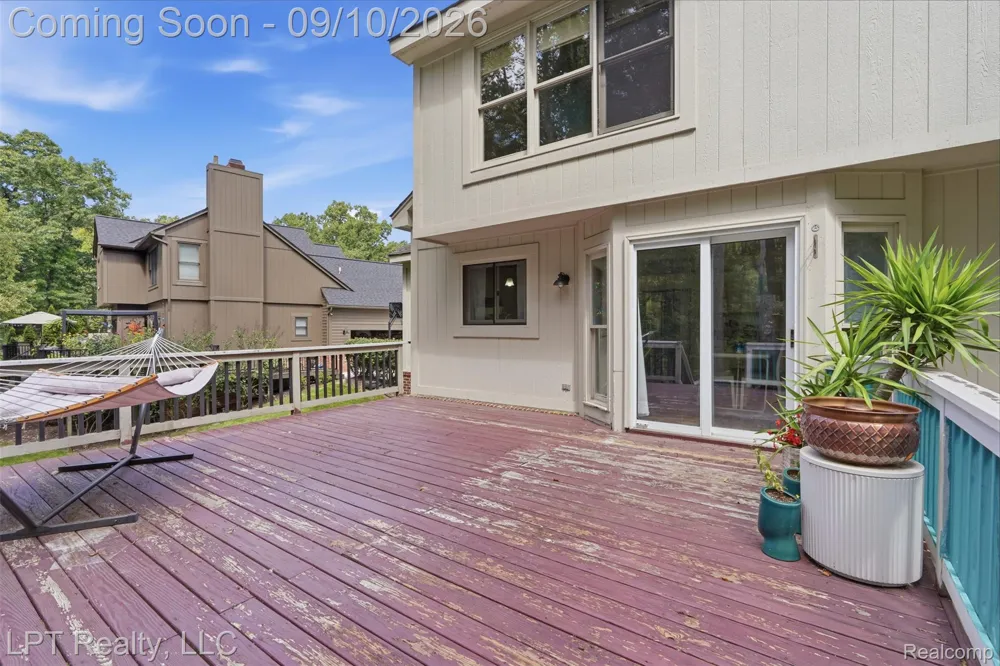 1419 Woodbridge Lane Wixom City, MI 48393