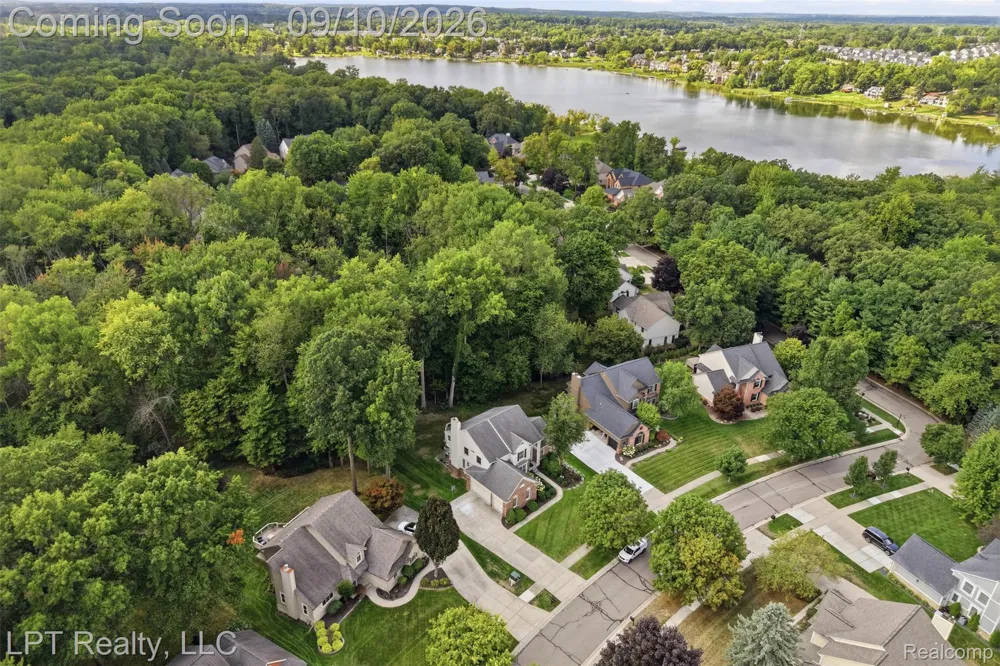 1419 Woodbridge Lane Wixom City, MI 48393