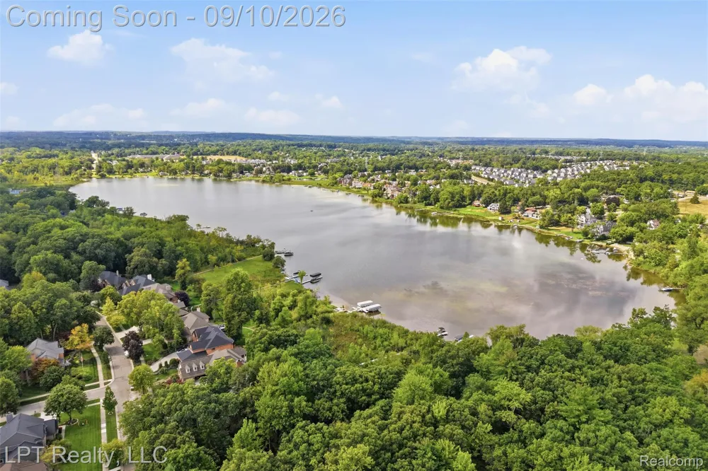 1419 Woodbridge Lane Wixom City, MI 48393