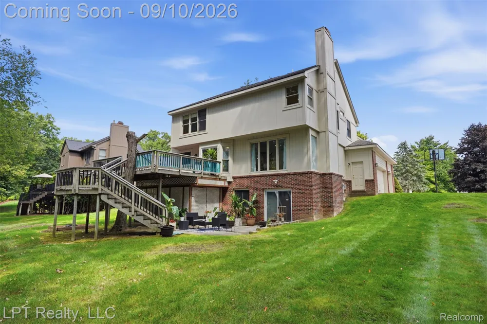 1419 Woodbridge Lane Wixom City, MI 48393