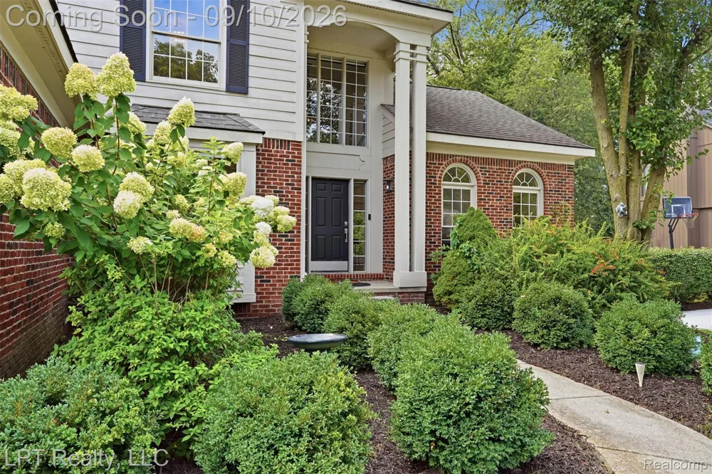 1419 Woodbridge Lane Wixom City, MI 48393