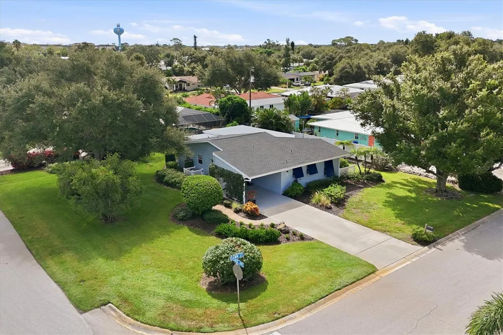 213 FIRENZE AVENUE W Venice, FL 34285