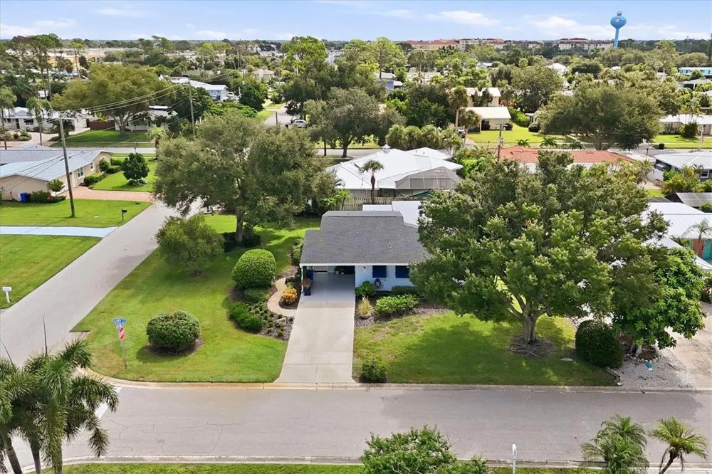 213 FIRENZE AVENUE W Venice, FL 34285