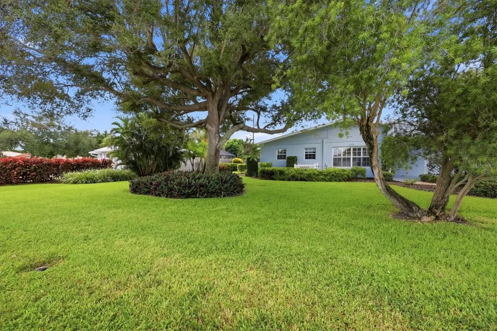 213 FIRENZE AVENUE W Venice, FL 34285