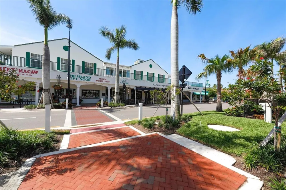 213 FIRENZE AVENUE W Venice, FL 34285