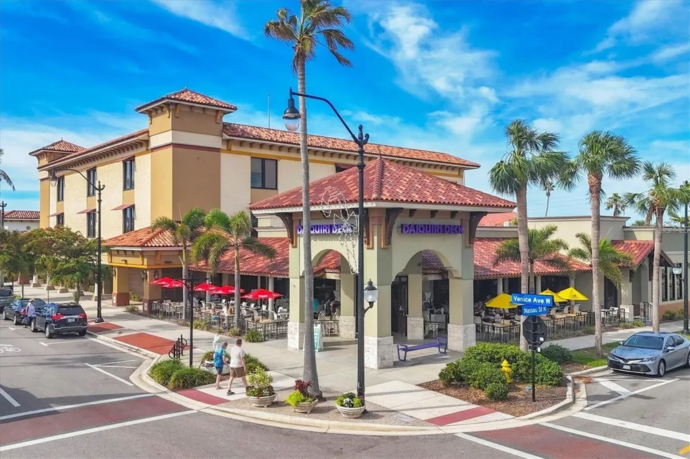 213 FIRENZE AVENUE W Venice, FL 34285