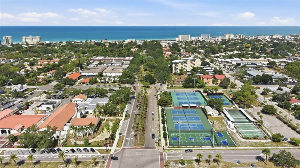213 FIRENZE AVENUE W Venice, FL 34285