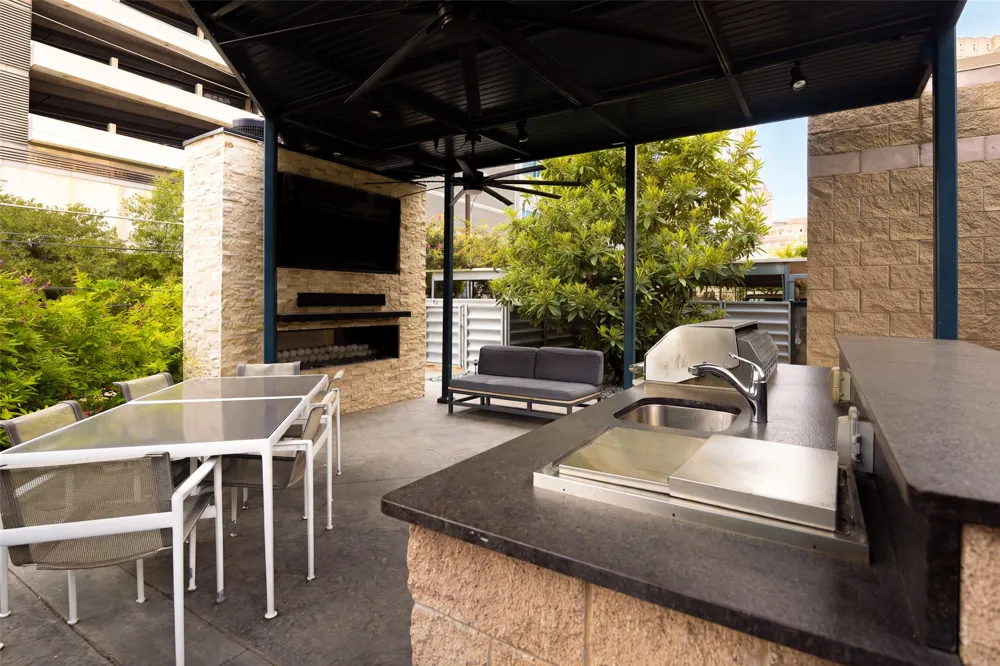 2011 Cedar Springs #305 Dallas, TX 75201