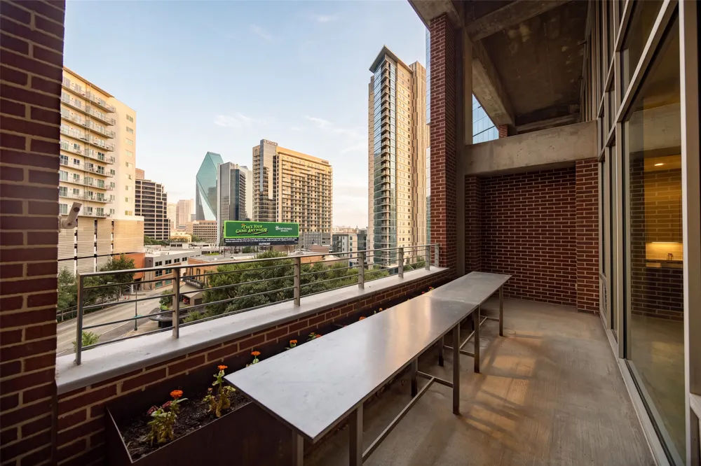 2011 Cedar Springs #305 Dallas, TX 75201