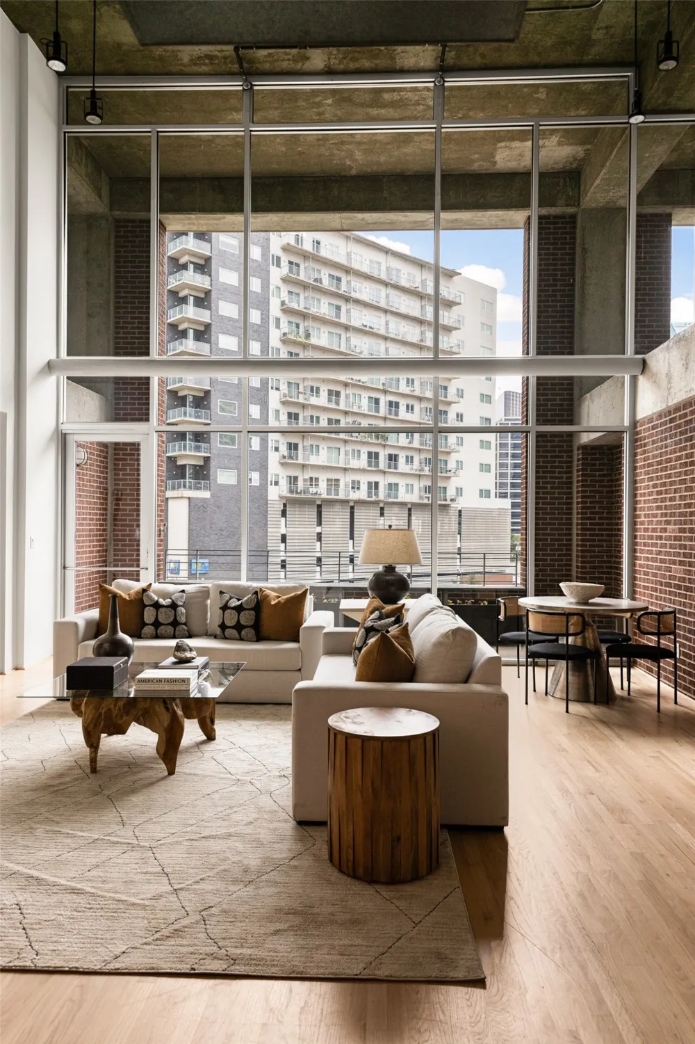 2011 Cedar Springs #305 Dallas, TX 75201
