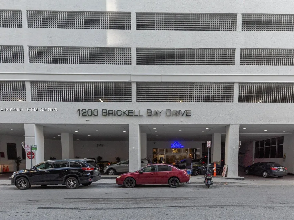1200 Brickell Bay Dr #3210 Miami, FL 33131