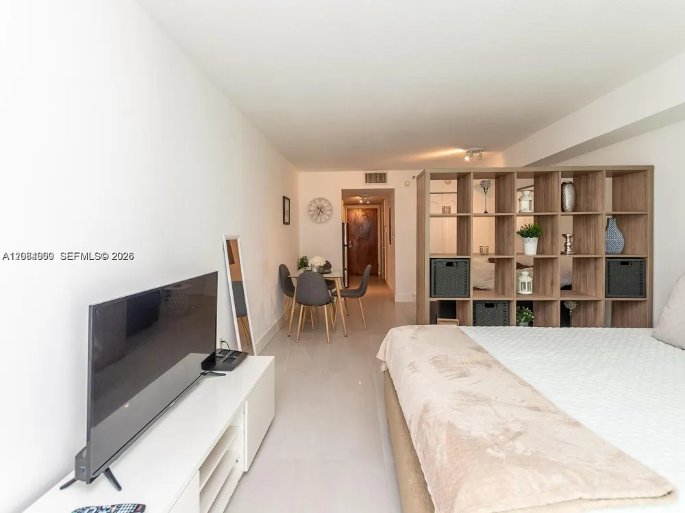 1200 Brickell Bay Dr #3210 Miami, FL 33131