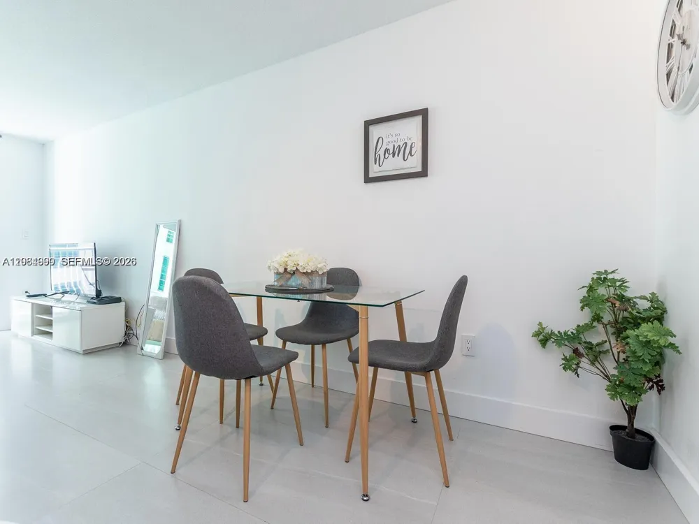 1200 Brickell Bay Dr #3210 Miami, FL 33131