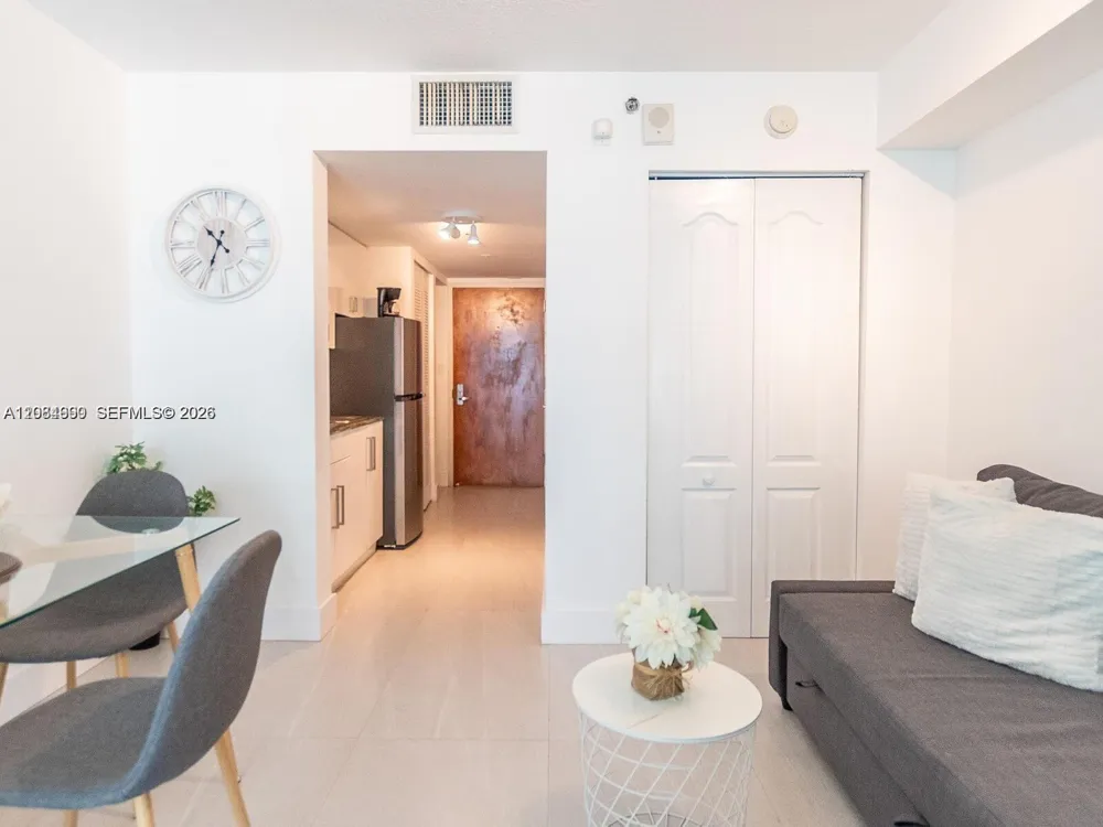 1200 Brickell Bay Dr #3210 Miami, FL 33131