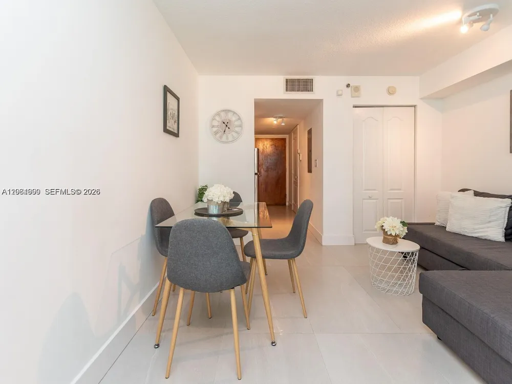 1200 Brickell Bay Dr #3210 Miami, FL 33131