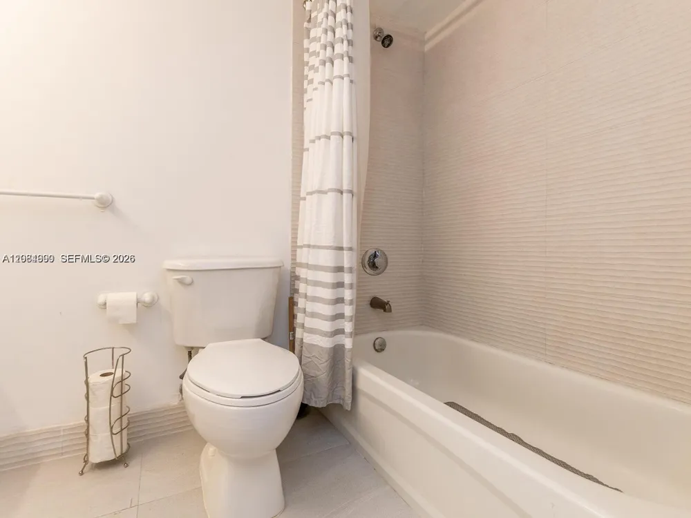 1200 Brickell Bay Dr #3210 Miami, FL 33131