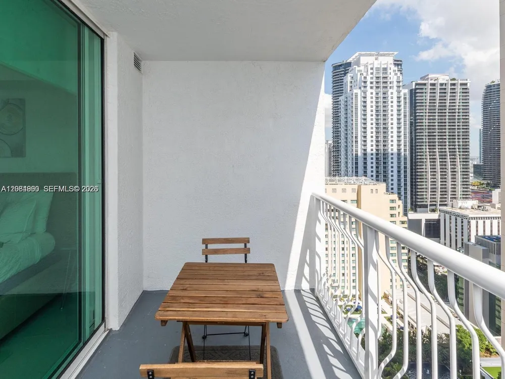 1200 Brickell Bay Dr #3210 Miami, FL 33131