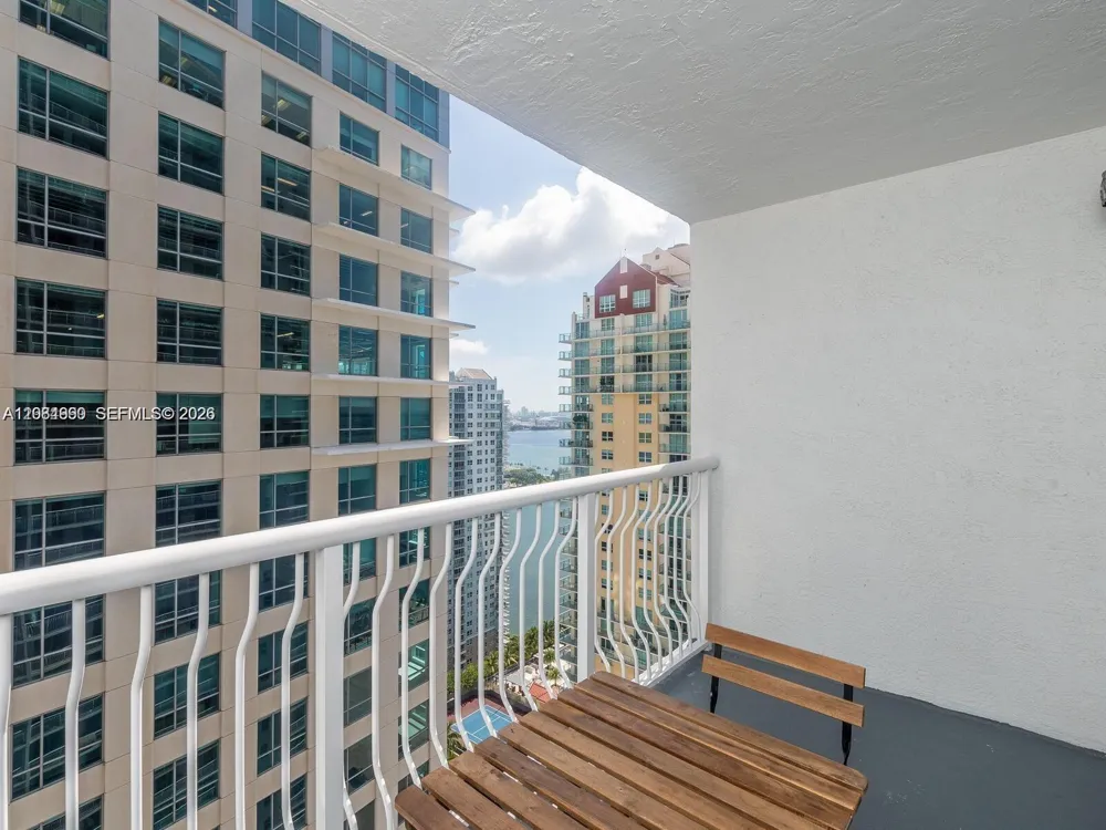 1200 Brickell Bay Dr #3210 Miami, FL 33131