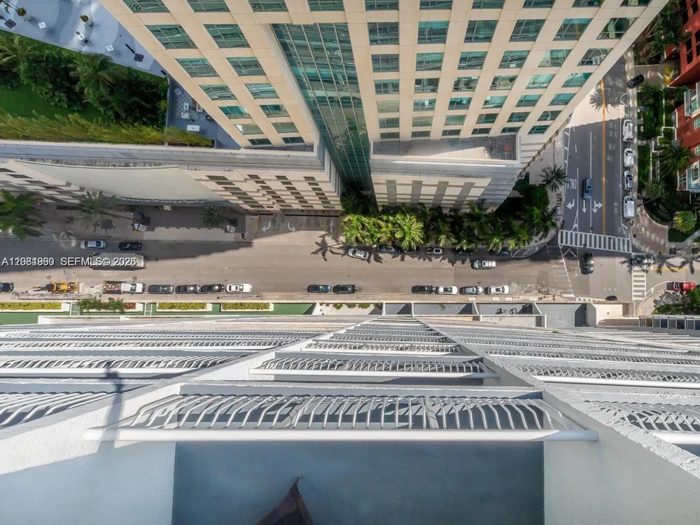 1200 Brickell Bay Dr #3210 Miami, FL 33131