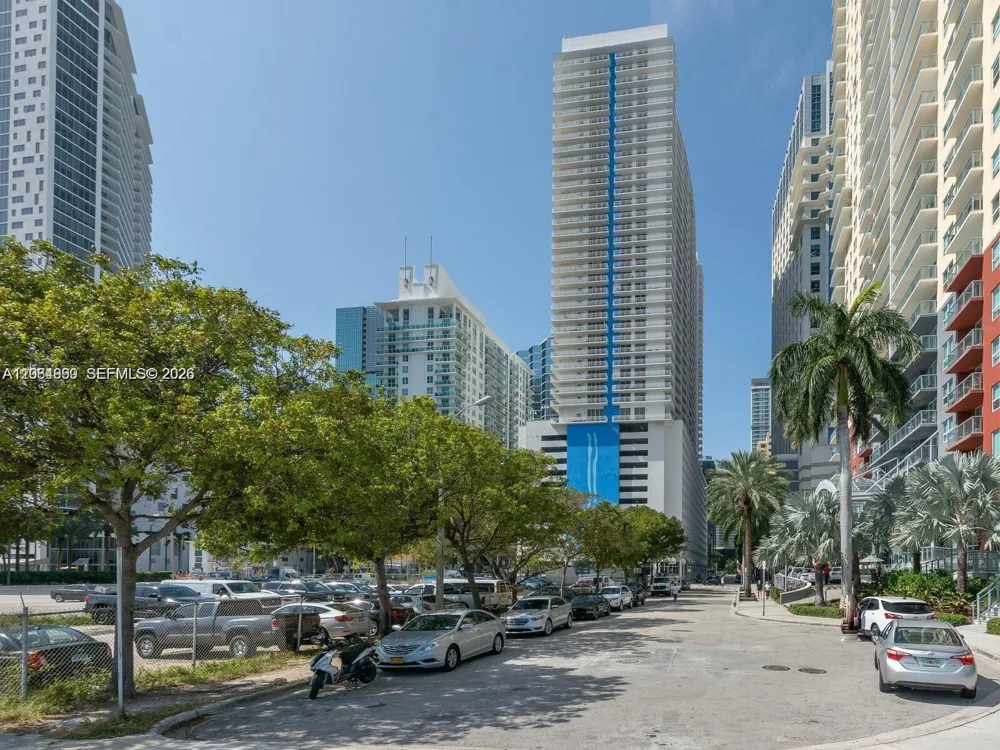1200 Brickell Bay Dr #3210 Miami, FL 33131