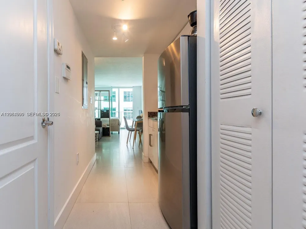1200 Brickell Bay Dr #3210 Miami, FL 33131