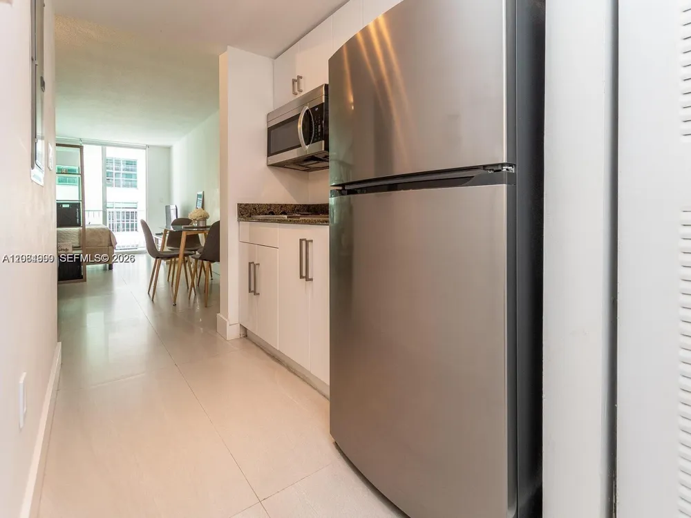 1200 Brickell Bay Dr #3210 Miami, FL 33131