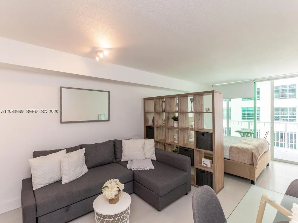 1200 Brickell Bay Dr #3210 Miami, FL 33131