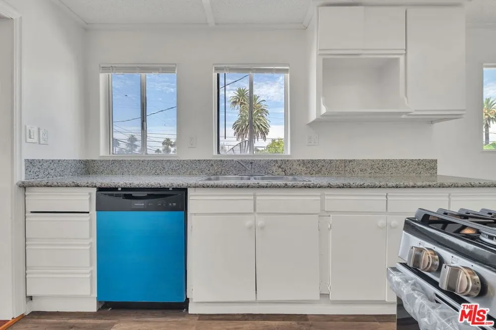 2757 S Mansfield Avenue Los Angeles, CA 90016