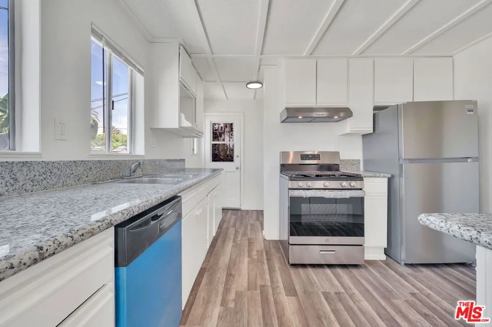 2757 S Mansfield Avenue Los Angeles, CA 90016
