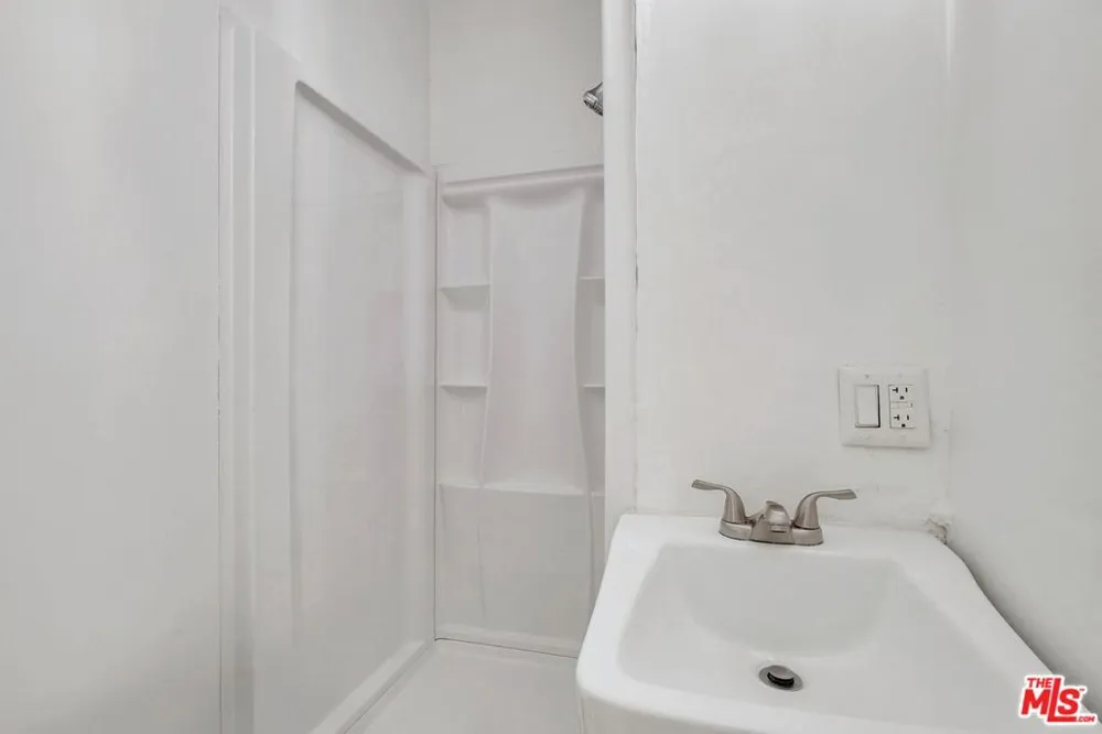 2757 S Mansfield Avenue Los Angeles, CA 90016