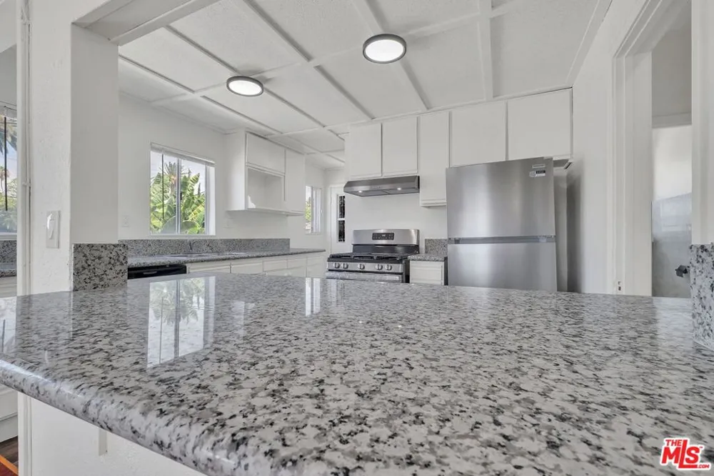 2757 S Mansfield Avenue Los Angeles, CA 90016