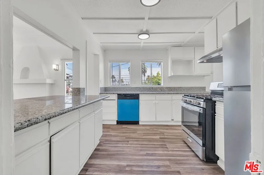 2757 S Mansfield Avenue Los Angeles, CA 90016