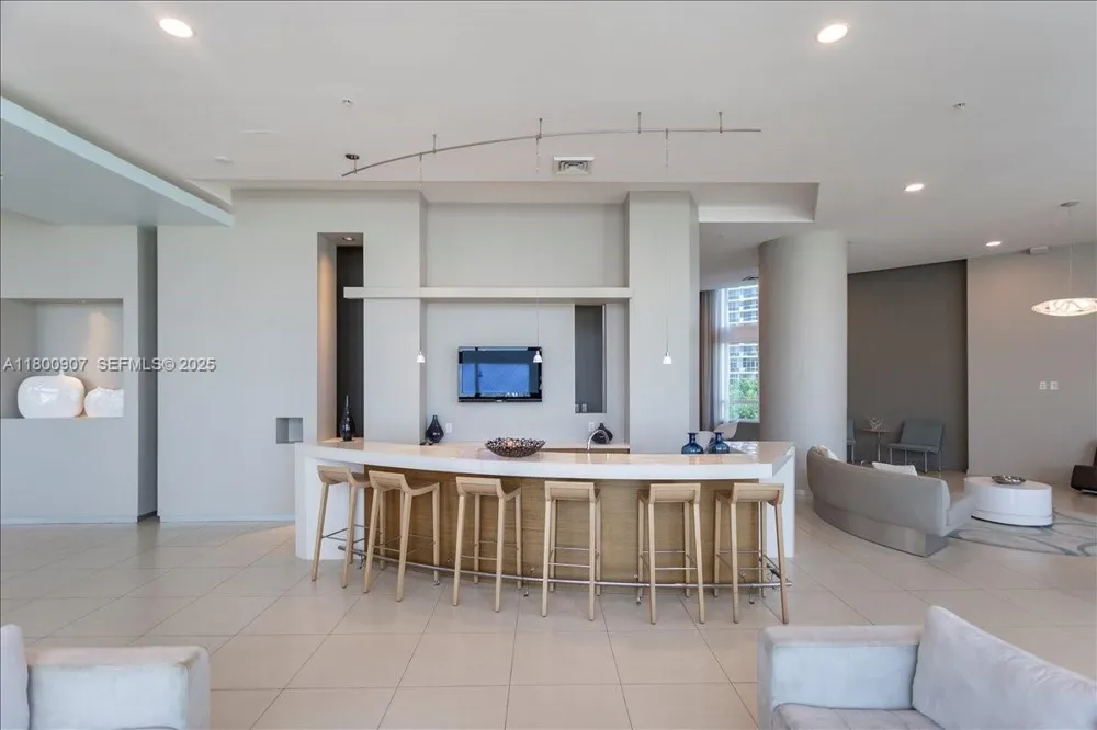 1900 Bayshore Drive #912 Miami, FL 33132