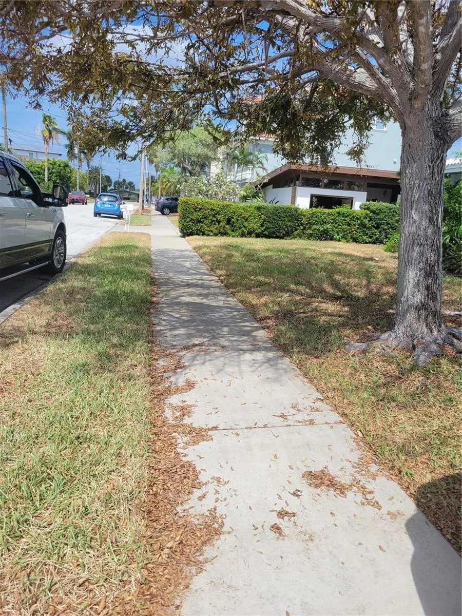 15318 HARBOR DRIVE Madeira Beach, FL 33708
