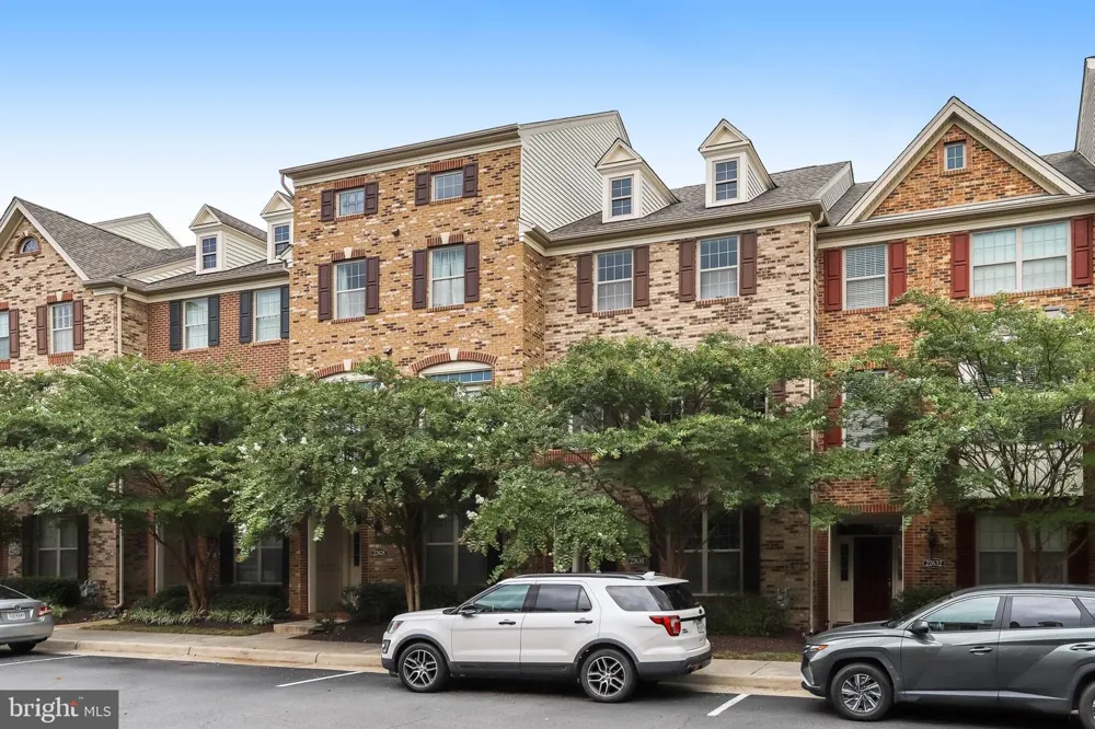 22630 CAMBRIDGEPORT SQUARE Ashburn, VA 20148
