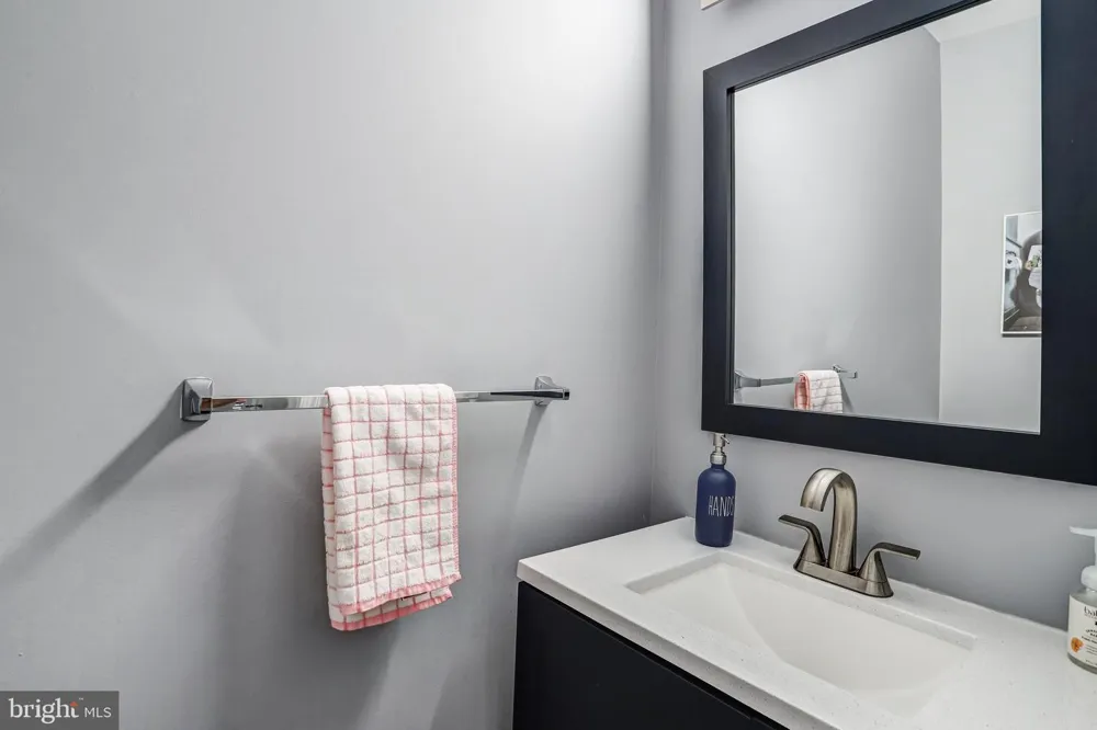 22630 CAMBRIDGEPORT SQUARE Ashburn, VA 20148