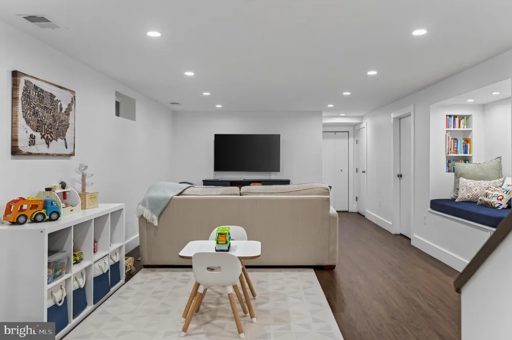 5 BRISTOL CIRCLE Annapolis, MD 21401