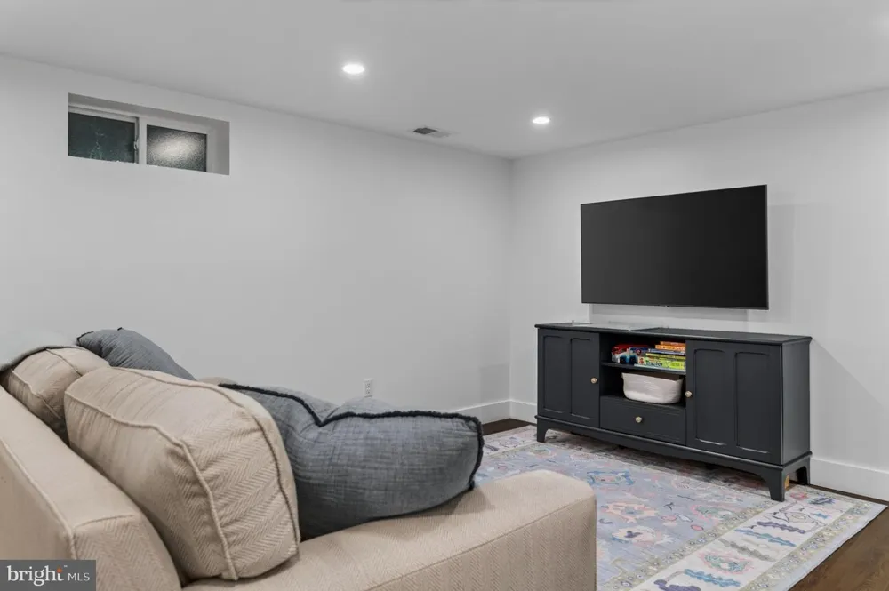5 BRISTOL CIRCLE Annapolis, MD 21401