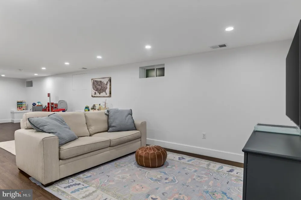 5 BRISTOL CIRCLE Annapolis, MD 21401