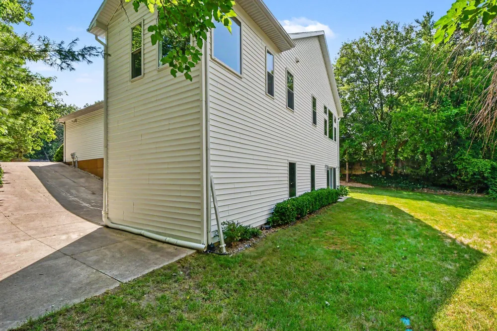 4994 Bluff Drive NE Grand Rapids, MI 49525