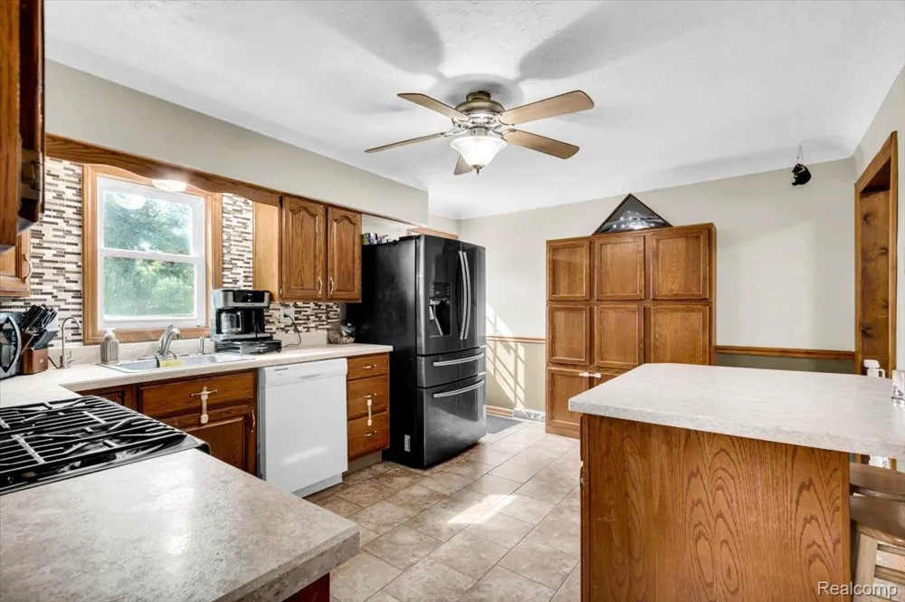 13065 Neff Road Vienna Charter Township, MI 48420