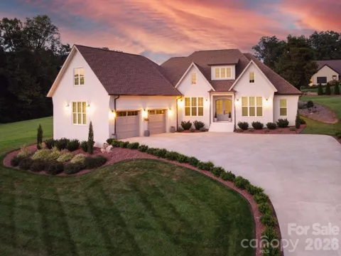 4413 Holly Circle NE