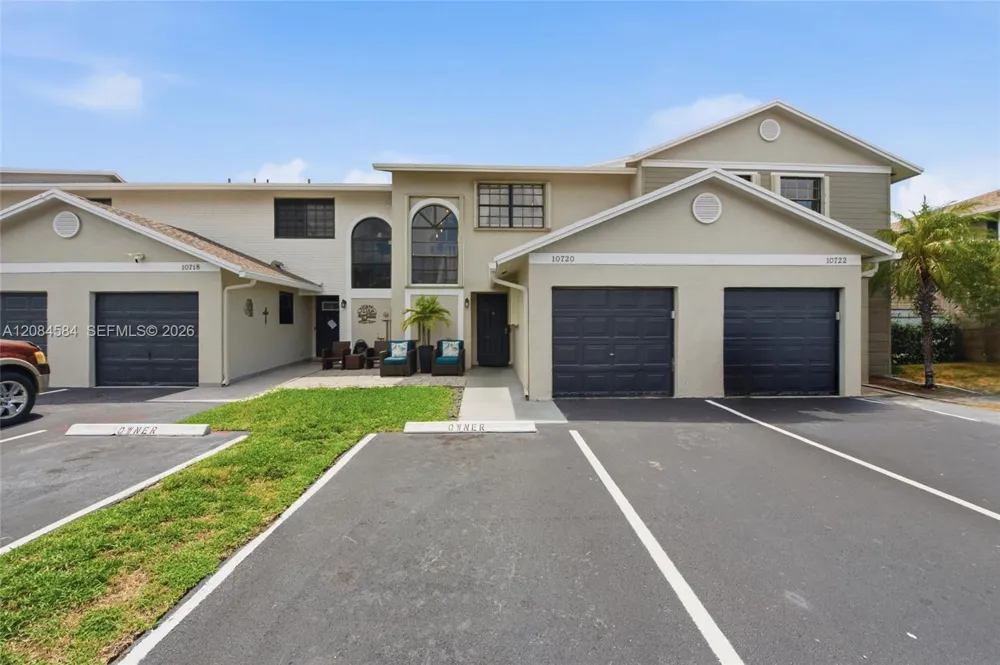 10720 NW 11th St Pembroke Pines, FL 33026
